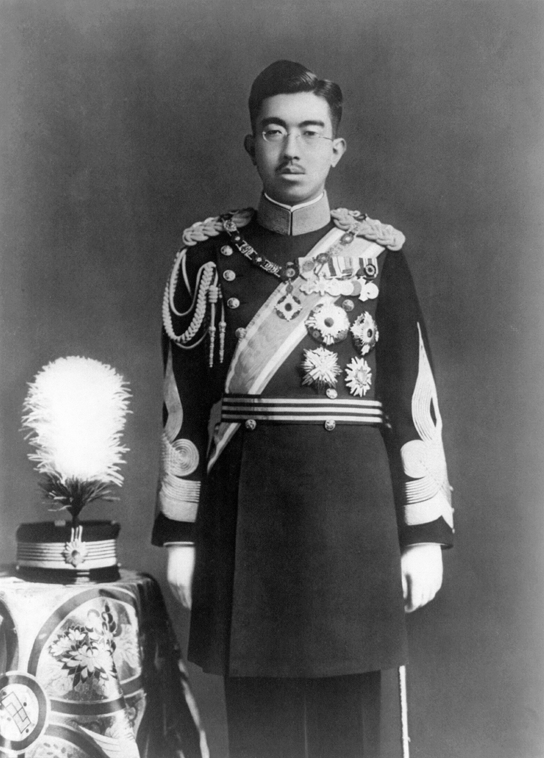 Hirohito en uniforme.