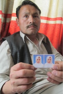 Ramzan Ali a perdu Shukria, sa fille de 9 ans, kidnappée et décapitée par les talibans.