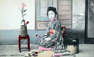 Portrait d'une jeune femme japonaise, probablement une maiko (1907-1919)