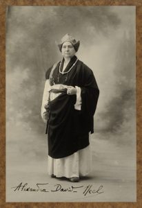 Alexandra David-Néel en costume de lama en 1933.